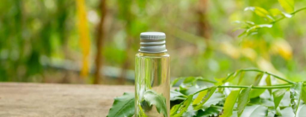 Boccetta di olio di neem puro 