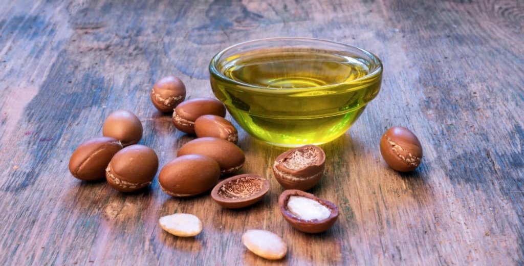 Ciotola con olio di argan